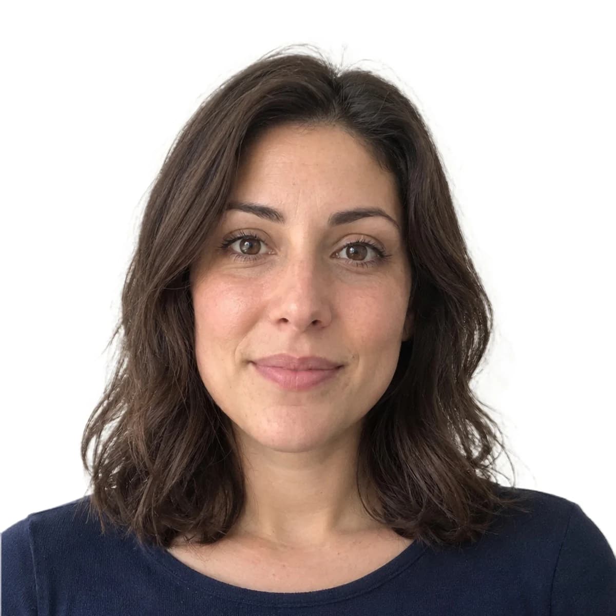 Sample 2×2 photo: a woman centered on a plain white background